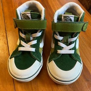 Toddler size 6 Dino sk8-hi reiss